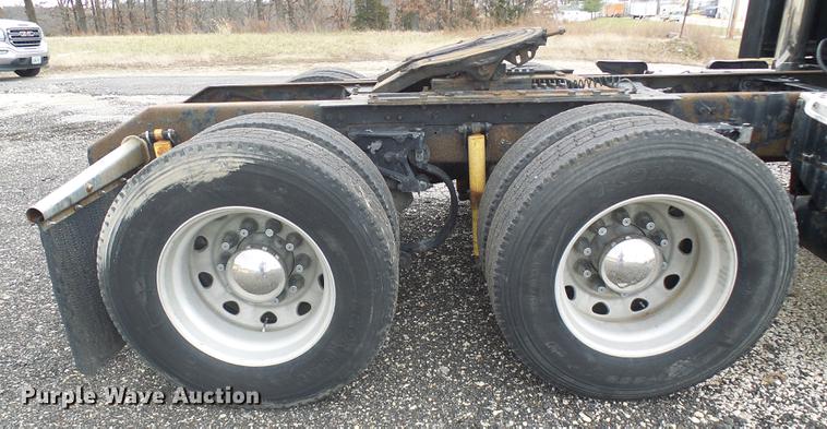 image for item DB2152 2004 Kenworth T600 semi truck