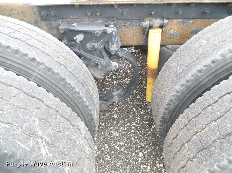 image for item DB2152 2004 Kenworth T600 semi truck