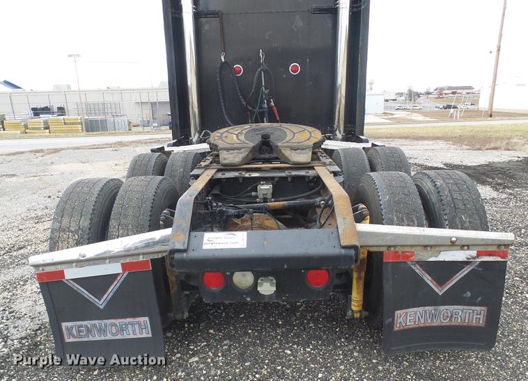 image for item DB2152 2004 Kenworth T600 semi truck