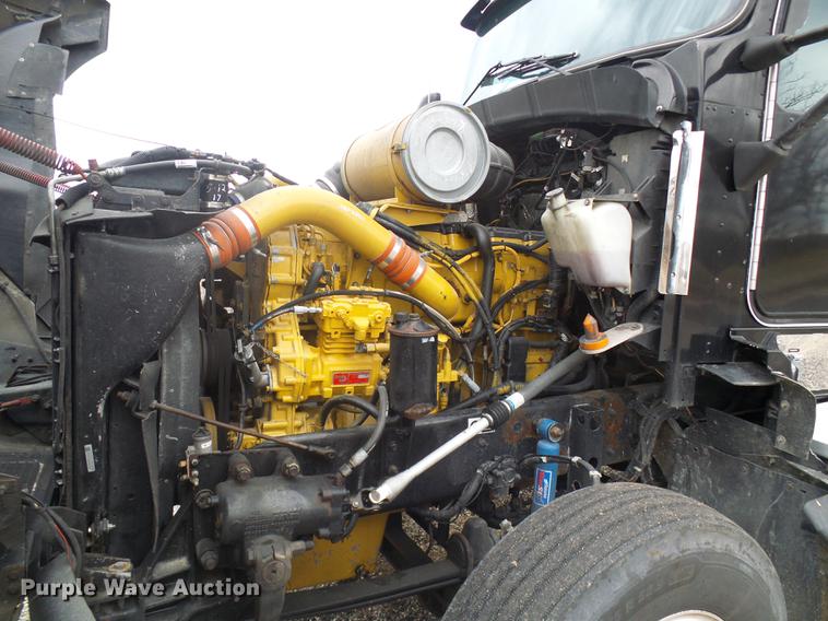 image for item DB2152 2004 Kenworth T600 semi truck