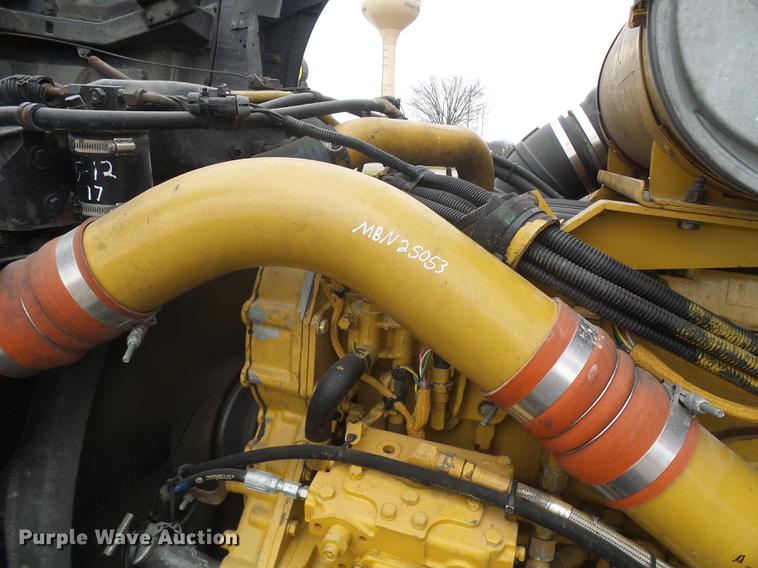 image for item DB2152 2004 Kenworth T600 semi truck