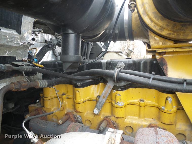 image for item DB2152 2004 Kenworth T600 semi truck