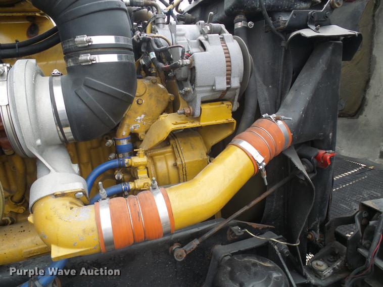 image for item DB2152 2004 Kenworth T600 semi truck