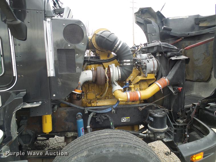 image for item DB2152 2004 Kenworth T600 semi truck