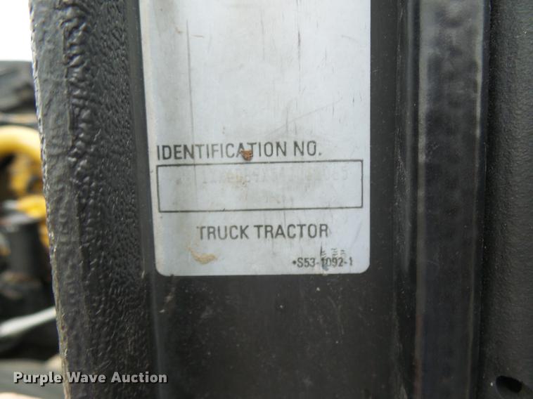 image for item DB2152 2004 Kenworth T600 semi truck