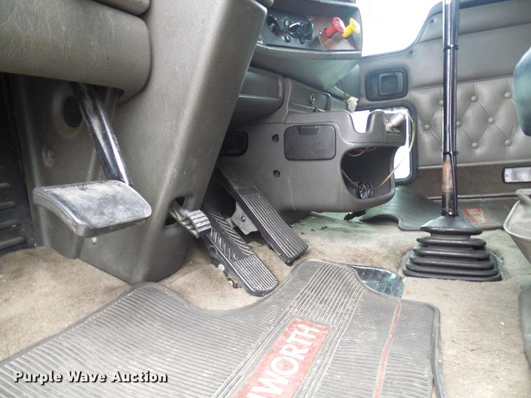 image for item DB2152 2004 Kenworth T600 semi truck