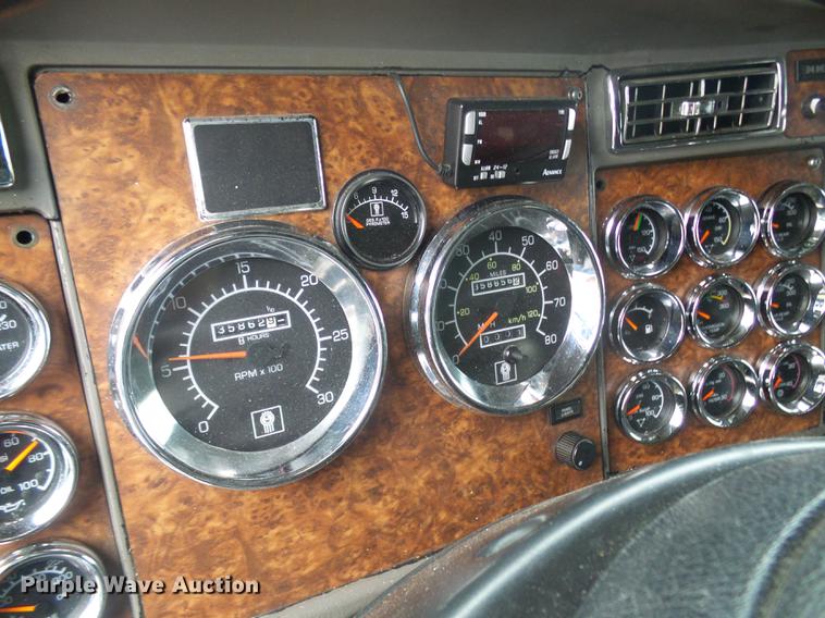 image for item DB2152 2004 Kenworth T600 semi truck