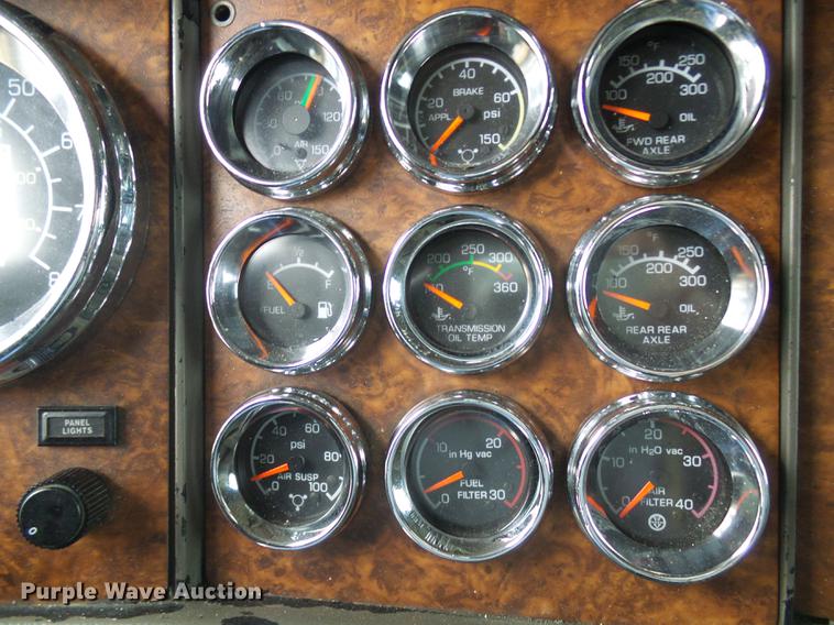 image for item DB2152 2004 Kenworth T600 semi truck