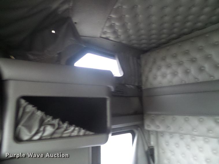 image for item DB2152 2004 Kenworth T600 semi truck