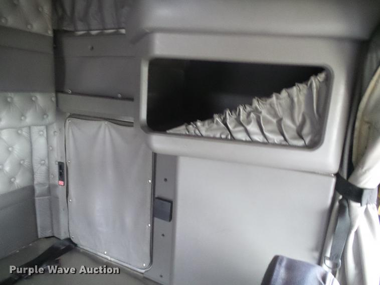 image for item DB2152 2004 Kenworth T600 semi truck