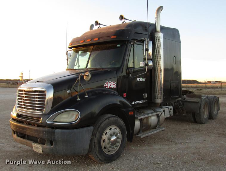 image for item DB6916 2005 Freightliner Columbia semi truck