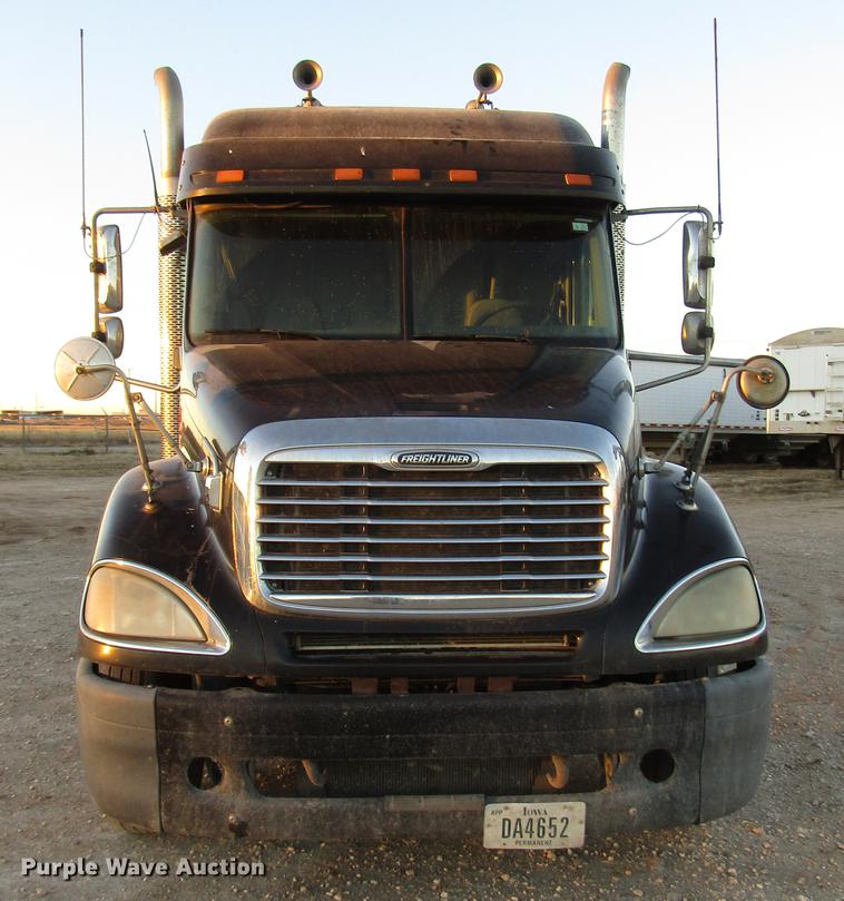 image for item DB6916 2005 Freightliner Columbia semi truck