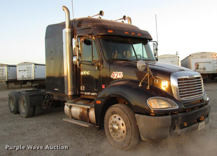 image for item DB6916 2005 Freightliner Columbia semi truck
