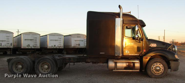 image for item DB6916 2005 Freightliner Columbia semi truck