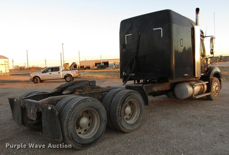 image for item DB6916 2005 Freightliner Columbia semi truck