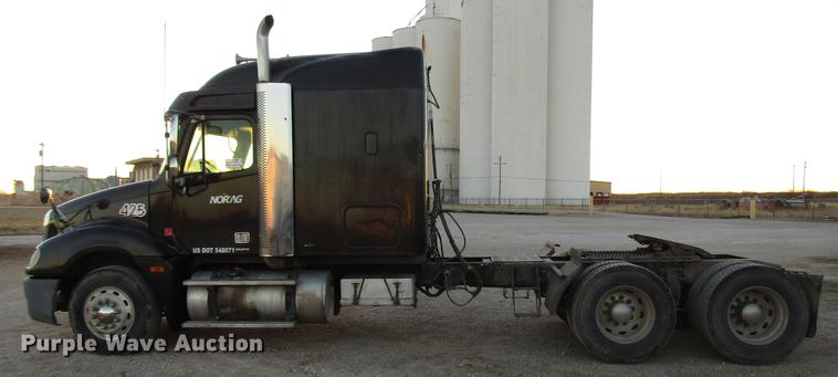 image for item DB6916 2005 Freightliner Columbia semi truck