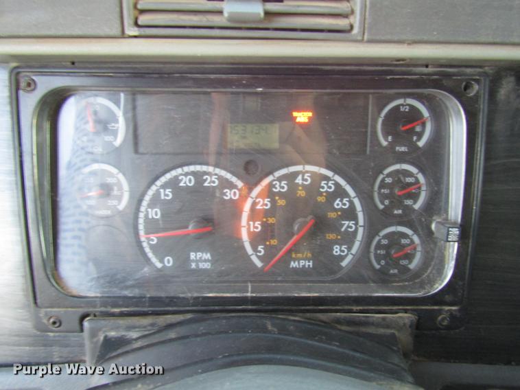 image for item DB6916 2005 Freightliner Columbia semi truck