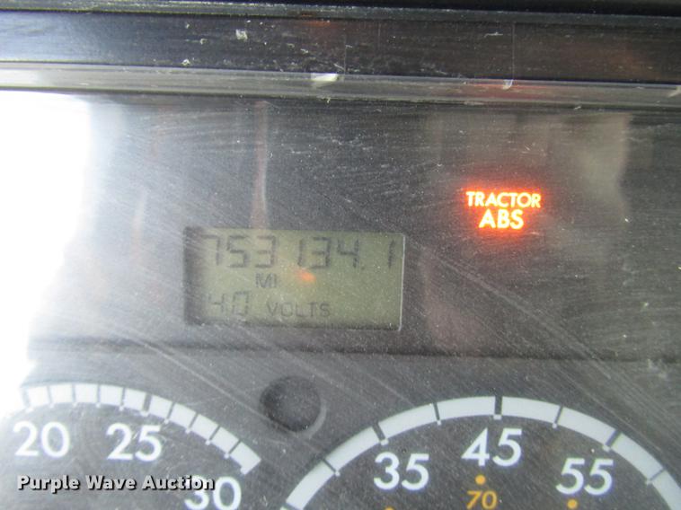 image for item DB6916 2005 Freightliner Columbia semi truck