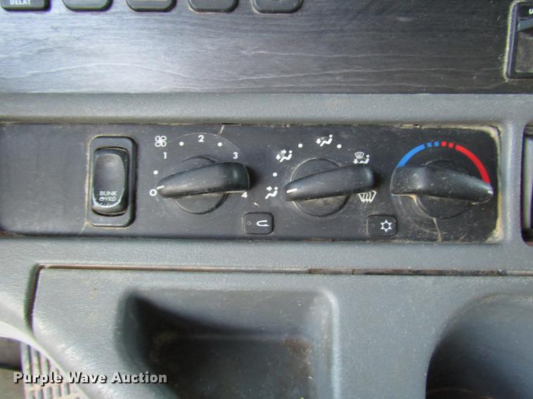 image for item DB6916 2005 Freightliner Columbia semi truck