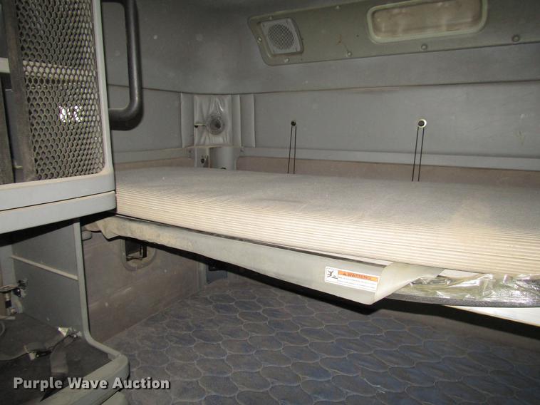 image for item DB6916 2005 Freightliner Columbia semi truck