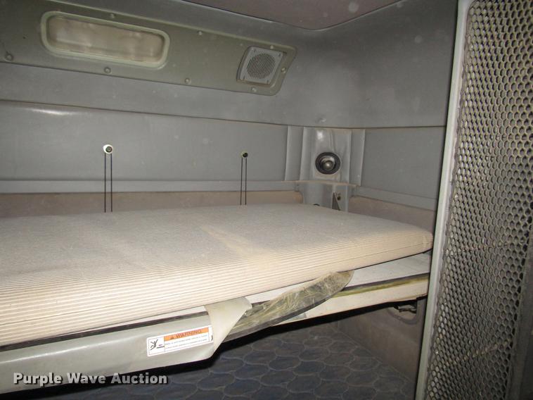 image for item DB6916 2005 Freightliner Columbia semi truck