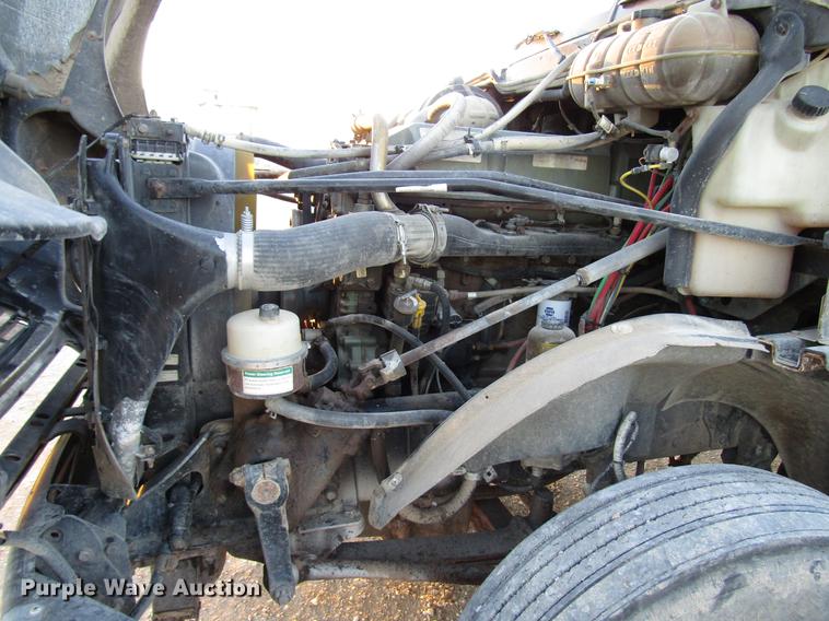 image for item DB6916 2005 Freightliner Columbia semi truck