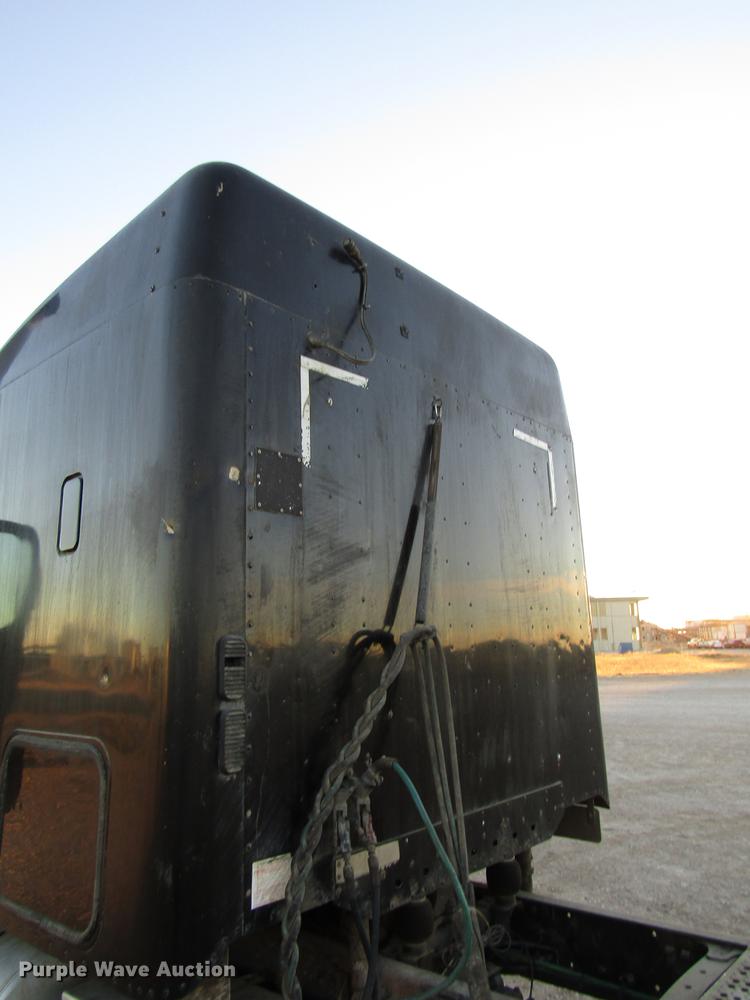 image for item DB6916 2005 Freightliner Columbia semi truck