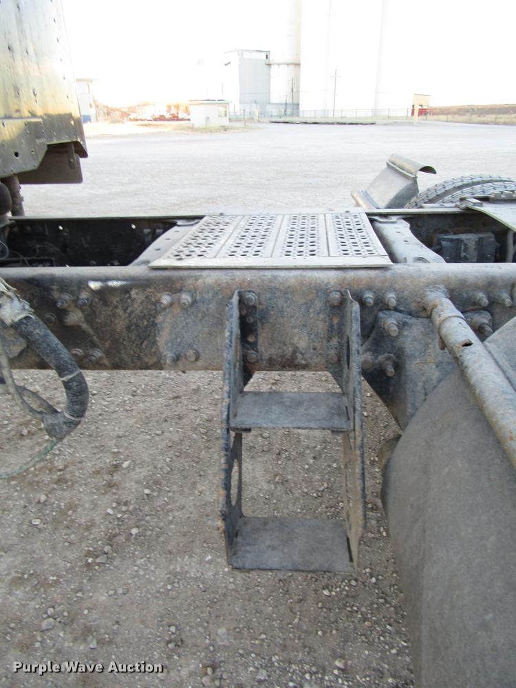 image for item DB6916 2005 Freightliner Columbia semi truck