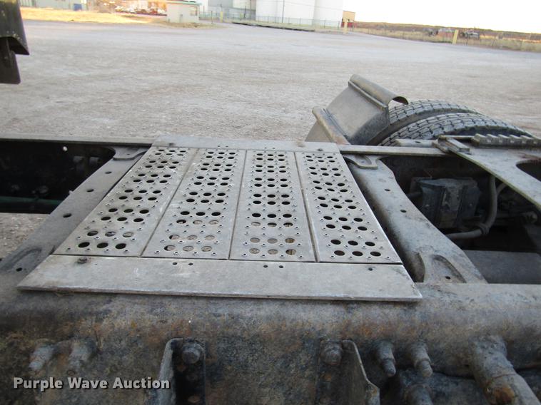 image for item DB6916 2005 Freightliner Columbia semi truck