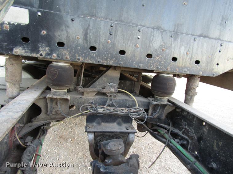 image for item DB6916 2005 Freightliner Columbia semi truck