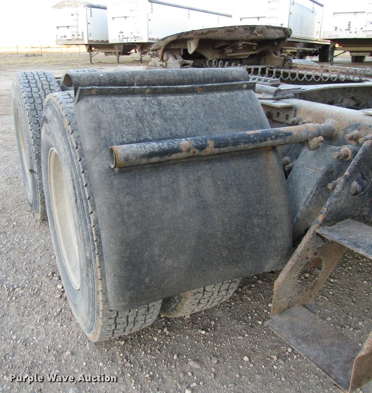 image for item DB6916 2005 Freightliner Columbia semi truck