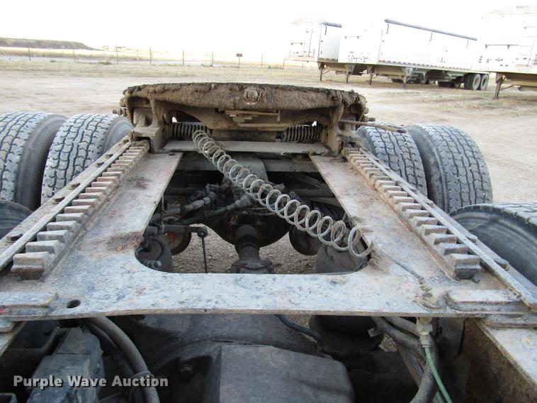 image for item DB6916 2005 Freightliner Columbia semi truck