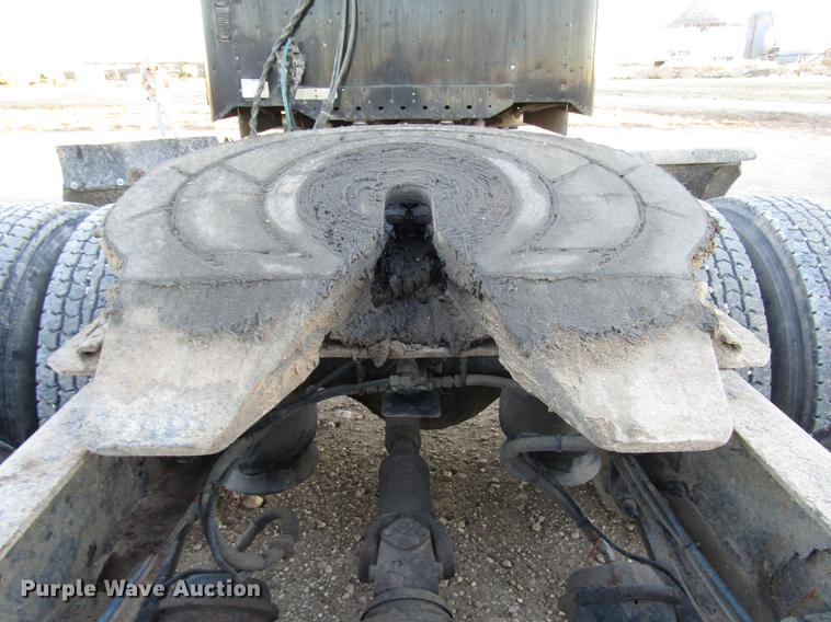 image for item DB6916 2005 Freightliner Columbia semi truck