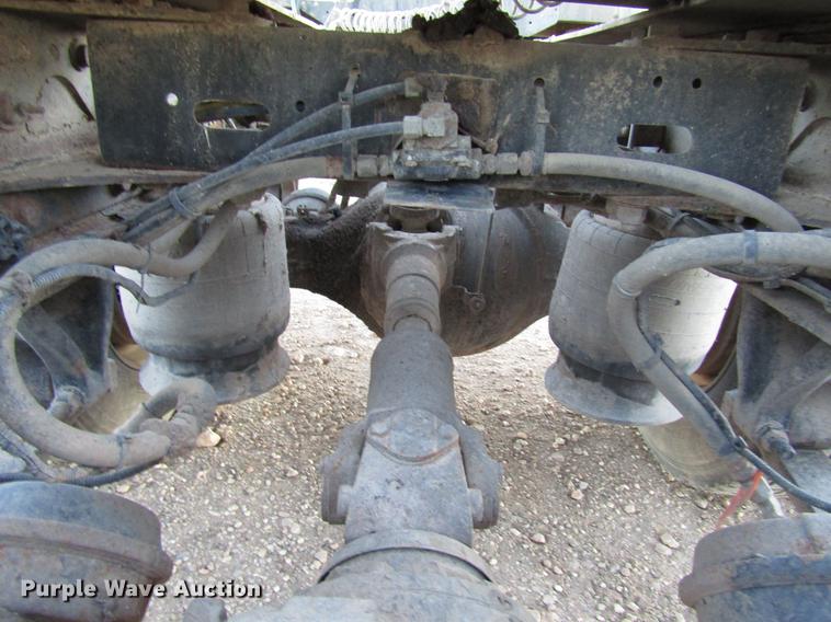 image for item DB6916 2005 Freightliner Columbia semi truck