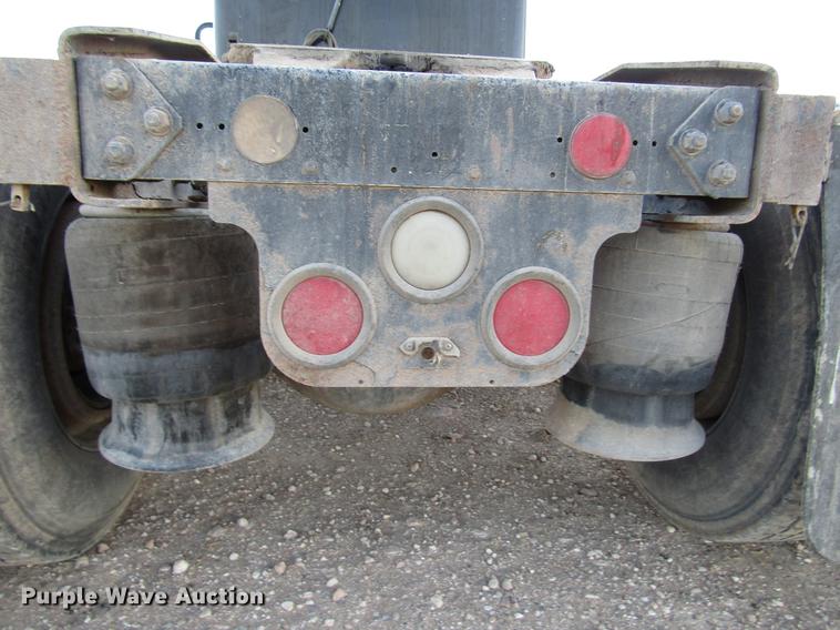 image for item DB6916 2005 Freightliner Columbia semi truck