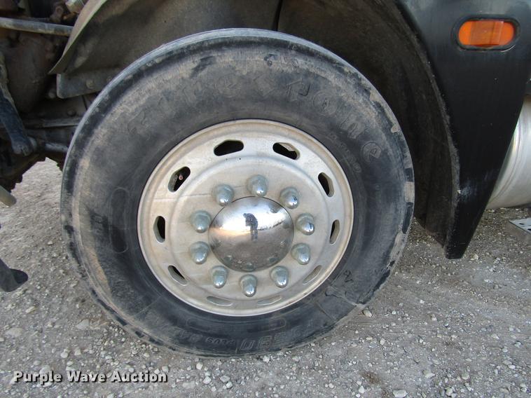 image for item DB6916 2005 Freightliner Columbia semi truck