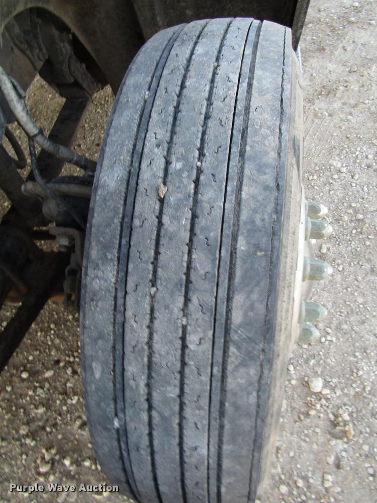 image for item DB6916 2005 Freightliner Columbia semi truck