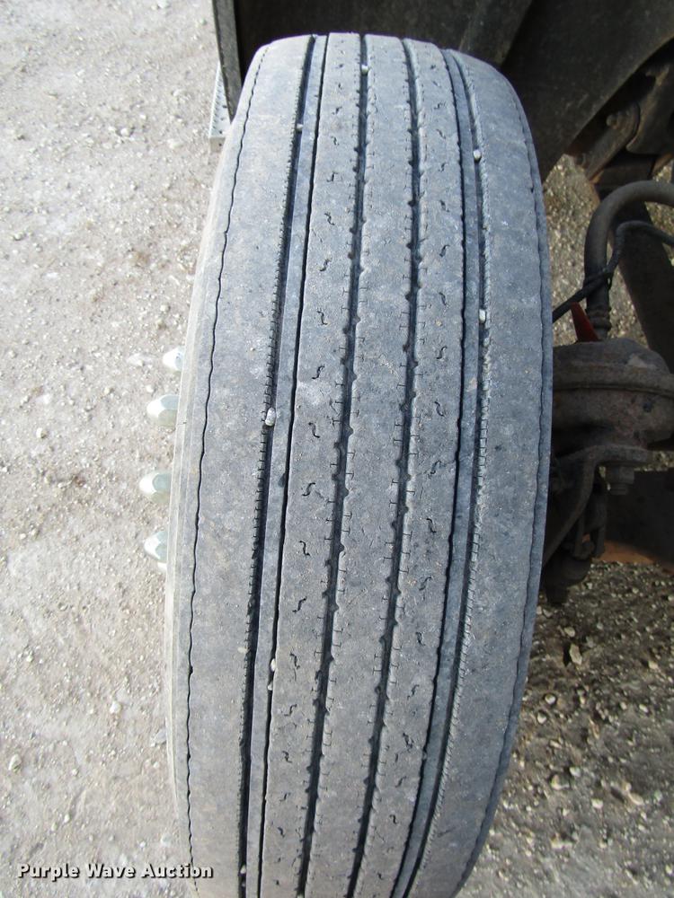 image for item DB6916 2005 Freightliner Columbia semi truck