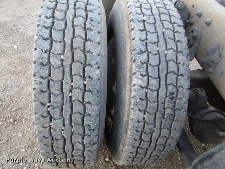 image for item DB6916 2005 Freightliner Columbia semi truck