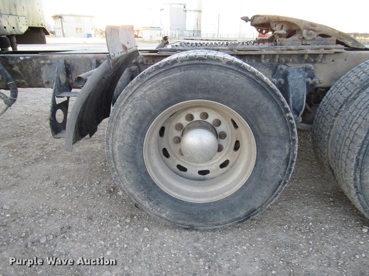 image for item DB6916 2005 Freightliner Columbia semi truck