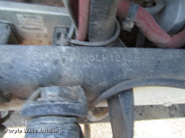 image for item DB6916 2005 Freightliner Columbia semi truck