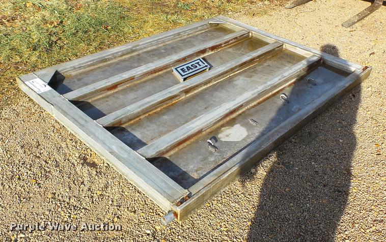 image for item DD2375 East dump trailer tailgate