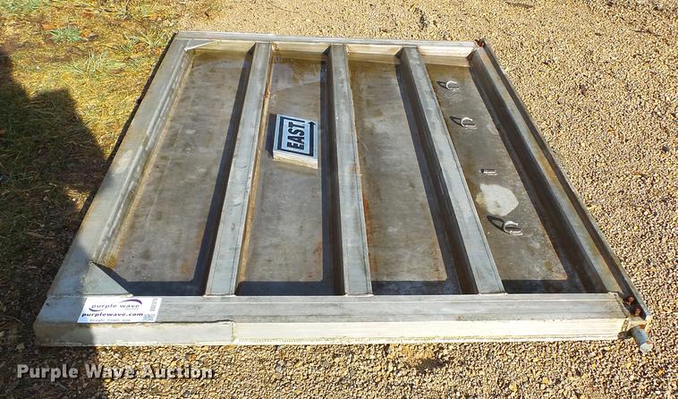 image for item DD2375 East dump trailer tailgate