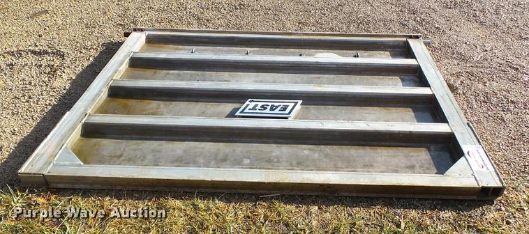 image for item DD2375 East dump trailer tailgate