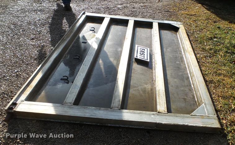 image for item DD2375 East dump trailer tailgate