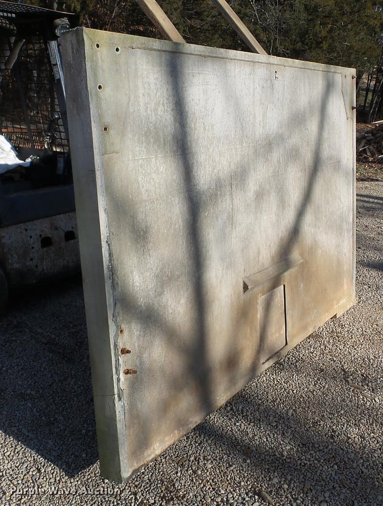 image for item DD2377 RAM dump trailer tailgate