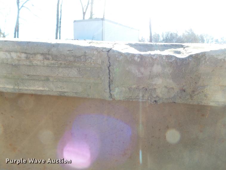 image for item DD2377 RAM dump trailer tailgate