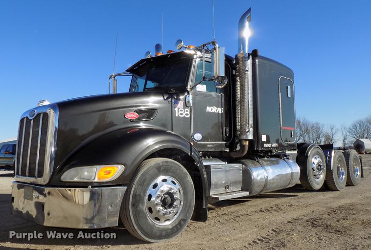 image for item DE7562 2012 Peterbilt Paccar 386 semi truck
