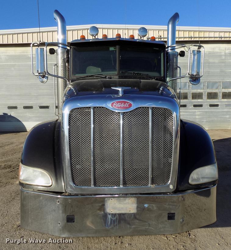 image for item DE7562 2012 Peterbilt Paccar 386 semi truck