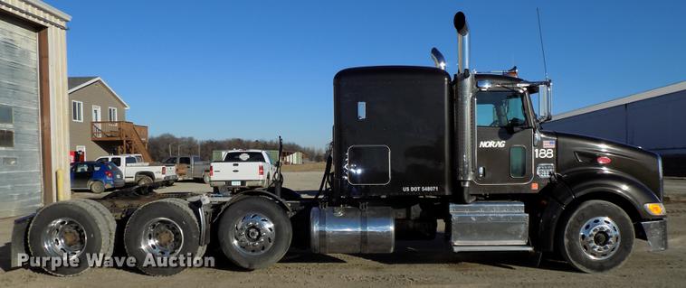 image for item DE7562 2012 Peterbilt Paccar 386 semi truck
